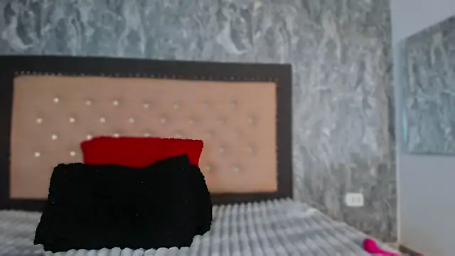 Madiie lee  online show from 02/06/25, 07:18