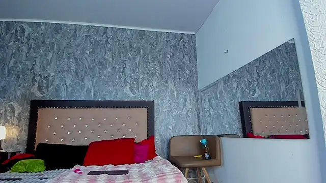 Madiie lee  online show from 03/01/25, 10:42