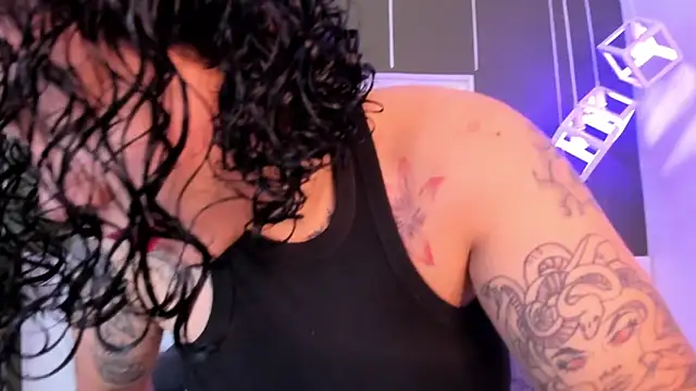 Alexxxholy online show from 02/18/25, 01:44