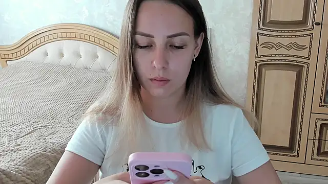 Snapshot of Mia_shy1 chatting on 11/01/25, 07:43 Mia shy1 online show from 11/01/25, 07:43