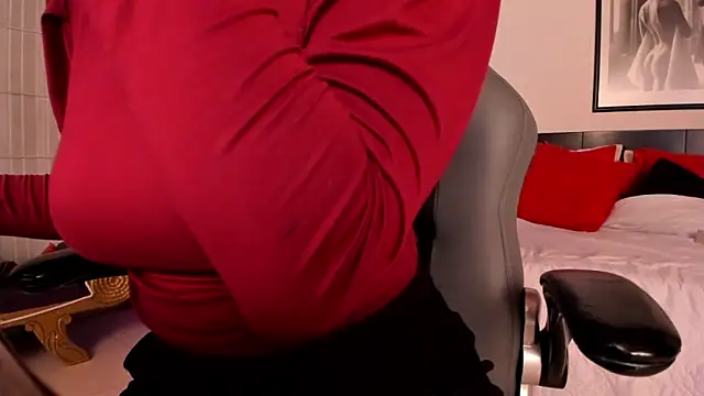 Moony 14 online show from 10/18/25, 01:34