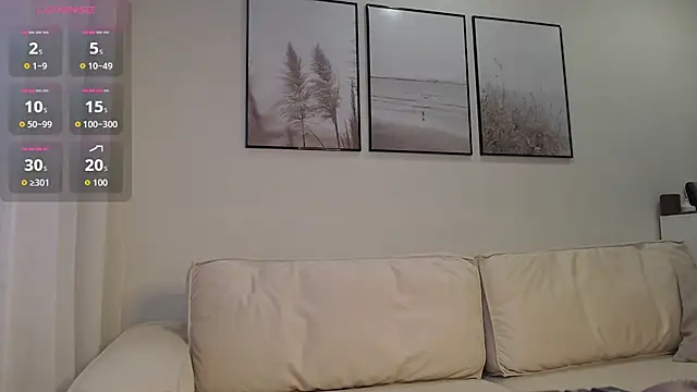 Snapshot of Linaa_Land chatting on 10/17/25, 10:40 Linaa Land online show from 10/17/25, 10:40