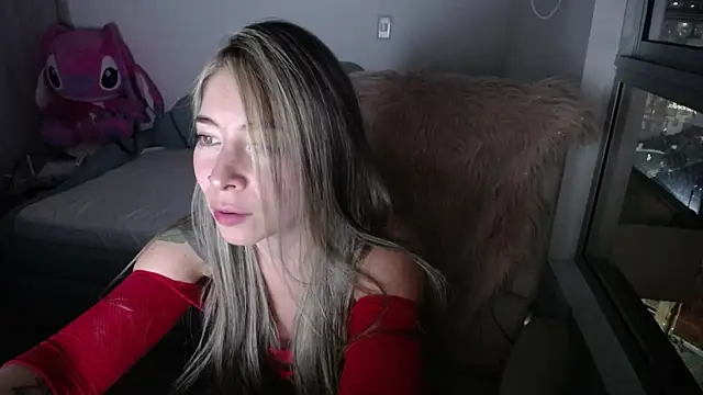 Snapshot of _arianalzate_ chatting on 12/13/24, 11:39 arianalzate online show from 12/13/24, 11:39