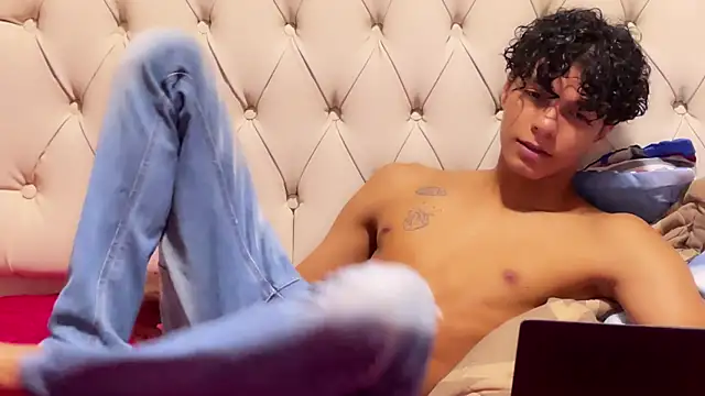 Snapshot of james_dreams_ chatting on 03/21/25, 05:21 james dreams online show from 03/21/25, 05:21