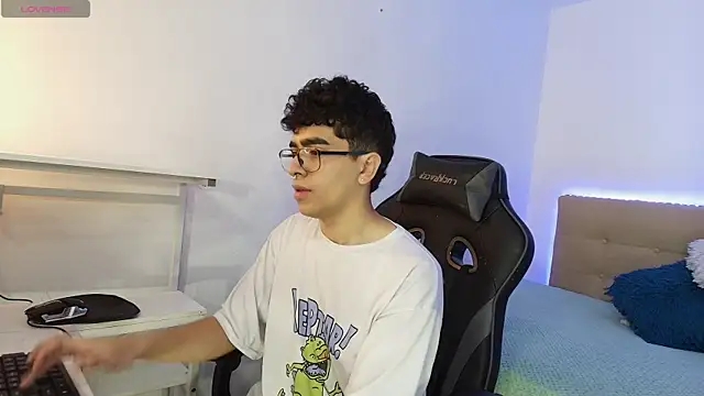  nickconnor01 online show from 11/14/25, 04:33