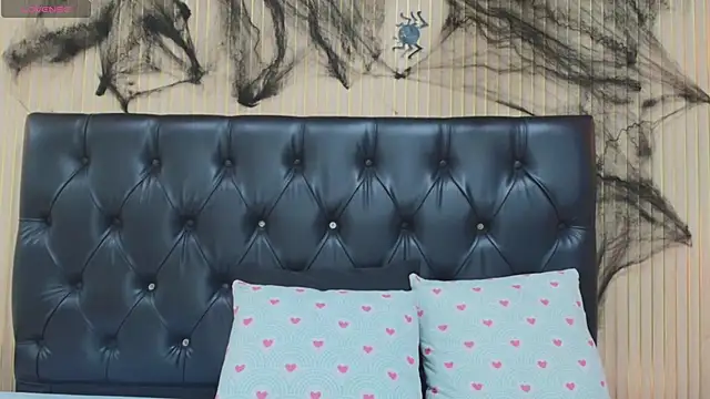 Veronica Tits online show from 10/09/25, 03:37