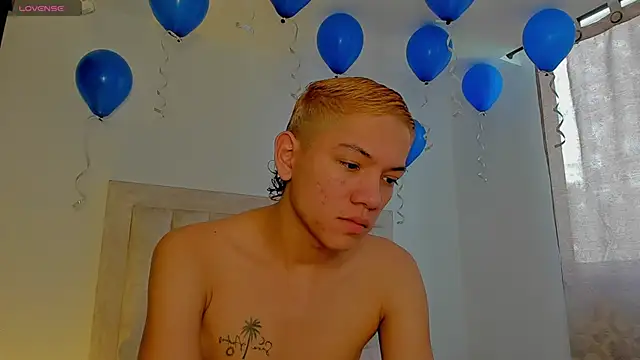 JulianRose 1 online show from 10/16/25, 07:15