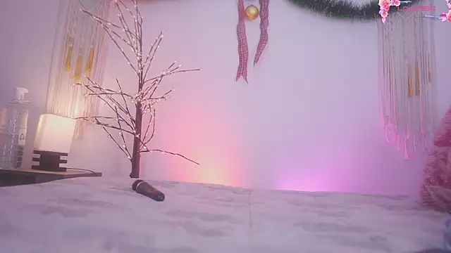 Snapshot of Eyleen_24 chatting on 12/23/24, 07:20 Eyleen 24 online show from 12/23/24, 07:20