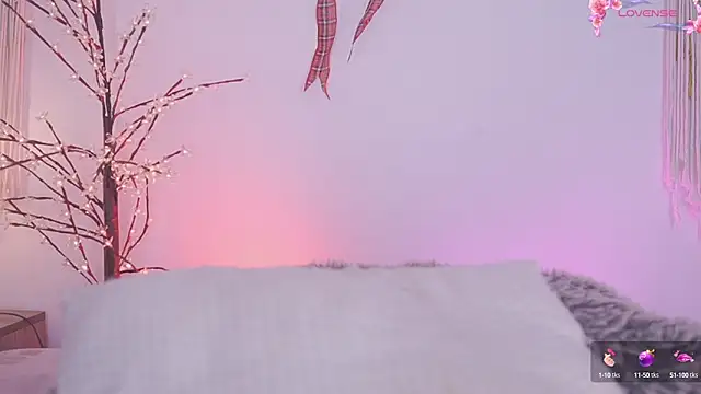 Snapshot of Eyleen_24 chatting on 12/23/24, 10:23 Eyleen 24 online show from 12/23/24, 10:23