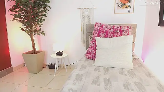 Snapshot of Eyleen_24 chatting on 03/06/25, 08:16 Eyleen 24 online show from 03/06/25, 08:16