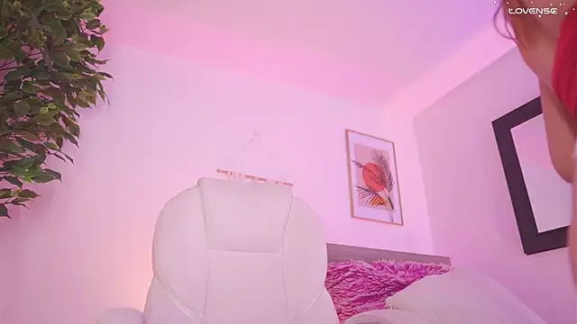 Snapshot of Eyleen_24 chatting on 03/19/25, 10:42 Eyleen 24 online show from 03/19/25, 10:42