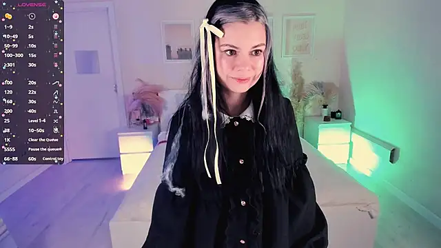 Lil Amelie online show from 10/25/25, 07:49