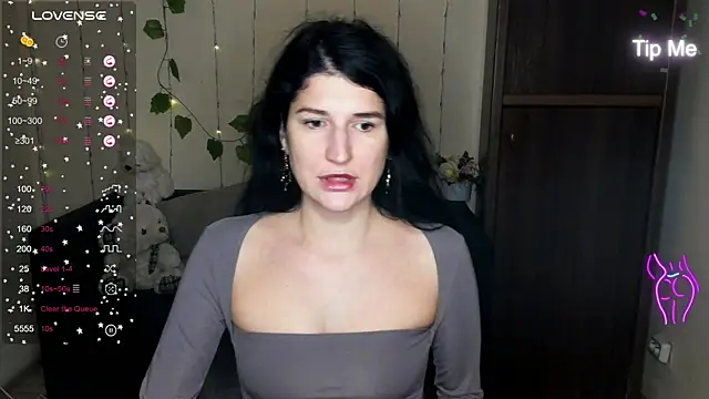 Snapshot of Alianna_Solo_Kisses chatting on 01/04/25, 06:30 Alianna Solo Kisses online show from 01/04/25, 06:30