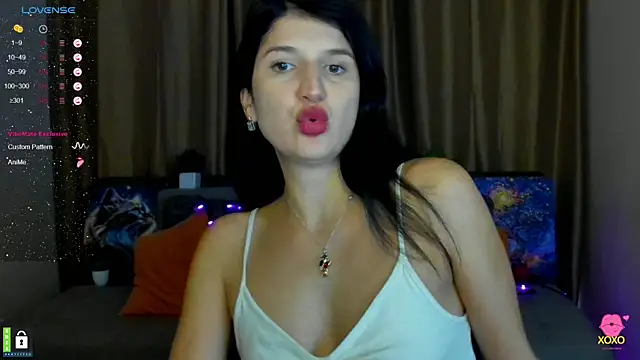 Snapshot of Alianna_Solo_Kisses chatting on 02/09/25, 12:30 Alianna Solo Kisses online show from 02/09/25, 12:30