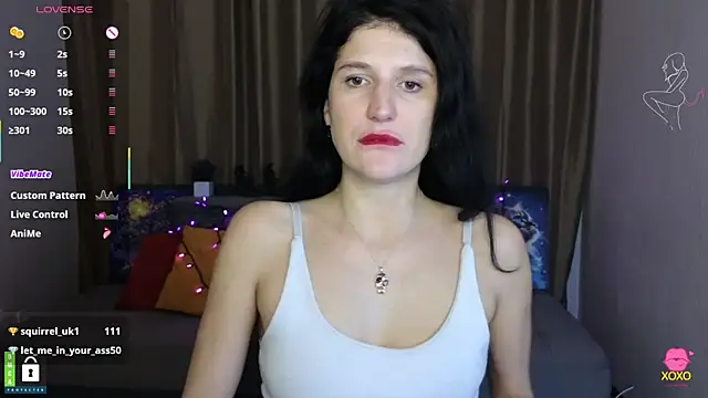 Snapshot of Alianna_Solo_Kisses chatting on 03/06/25, 09:47 Alianna Solo Kisses online show from 03/06/25, 09:47