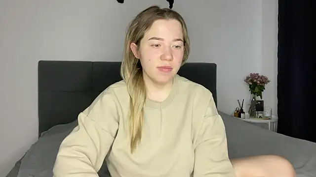 Embersweetbunny online show from 01/08/25, 07:13