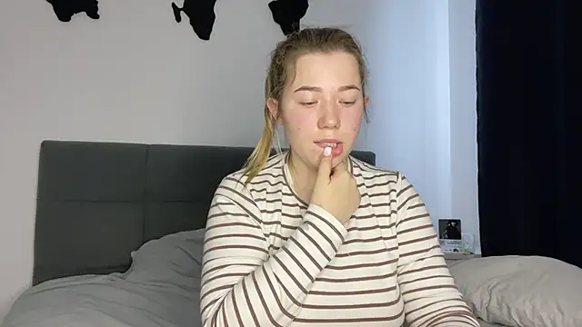 Embersweetbunny online show from 01/11/25, 09:15