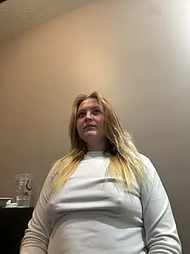 Snapshot of PhatAssBlond chatting on 12/15/24, 12:29 PhatAssBlond online show from 12/15/24, 12:29