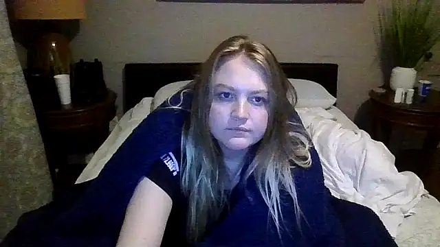 Snapshot of PhatAssBlond chatting on 12/16/24, 02:05 PhatAssBlond online show from 12/16/24, 02:05