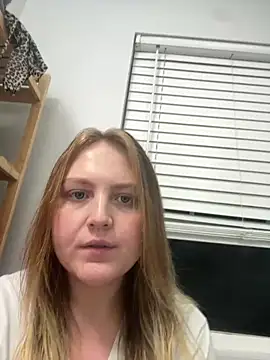 Snapshot of PhatAssBlond chatting on 12/21/24, 05:47 PhatAssBlond online show from 12/21/24, 05:47