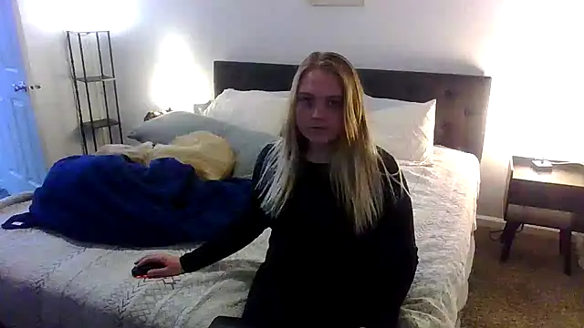 Snapshot of PhatAssBlond chatting on 12/21/24, 11:13 PhatAssBlond online show from 12/21/24, 11:13