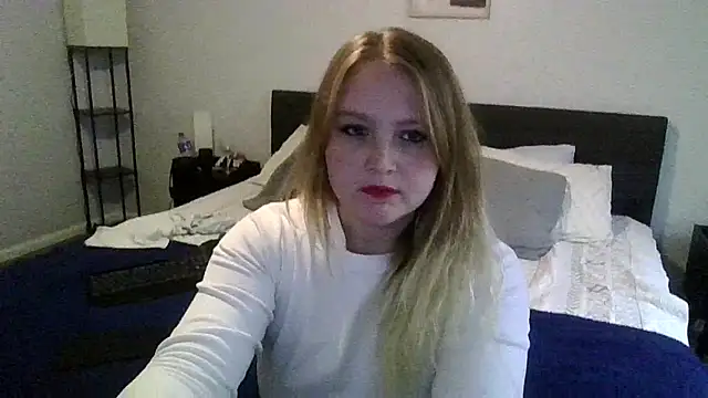 Snapshot of PhatAssBlond chatting on 12/25/24, 07:13 PhatAssBlond online show from 12/25/24, 07:13