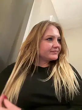 Snapshot of PhatAssBlond chatting on 01/01/25, 01:58 PhatAssBlond online show from 01/01/25, 01:58