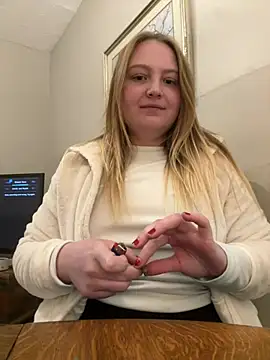 Snapshot of PhatAssBlond chatting on 01/08/25, 09:34 PhatAssBlond online show from 01/08/25, 09:34