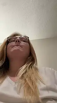 Snapshot of PhatAssBlond chatting on 01/09/25, 07:52 PhatAssBlond online show from 01/09/25, 07:52