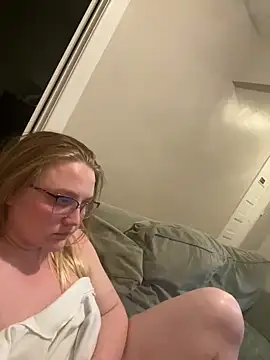 Snapshot of PhatAssBlond chatting on 01/11/25, 05:10 PhatAssBlond online show from 01/11/25, 05:10
