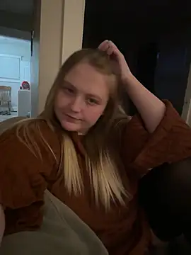 Snapshot of PhatAssBlond chatting on 01/22/25, 11:21 PhatAssBlond online show from 01/22/25, 11:21
