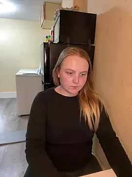 Snapshot of PhatAssBlond chatting on 02/05/25, 11:17 PhatAssBlond online show from 02/05/25, 11:17