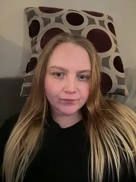 Snapshot of PhatAssBlond chatting on 02/19/25, 10:31 PhatAssBlond online show from 02/19/25, 10:31