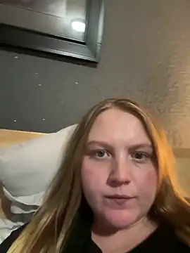 Snapshot of PhatAssBlond chatting on 02/20/25, 11:21 PhatAssBlond online show from 02/20/25, 11:21