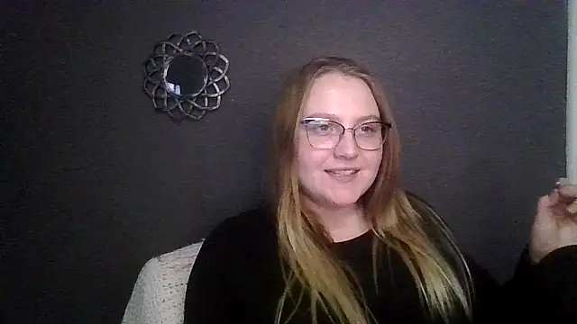 Snapshot of PhatAssBlond chatting on 02/21/25, 02:28 PhatAssBlond online show from 02/21/25, 02:28