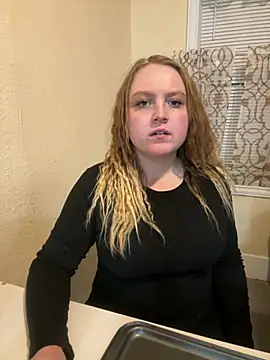 Snapshot of PhatAssBlond chatting on 02/22/25, 04:07 PhatAssBlond online show from 02/22/25, 04:07