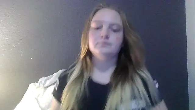 Snapshot of PhatAssBlond chatting on 02/23/25, 05:39 PhatAssBlond online show from 02/23/25, 05:39