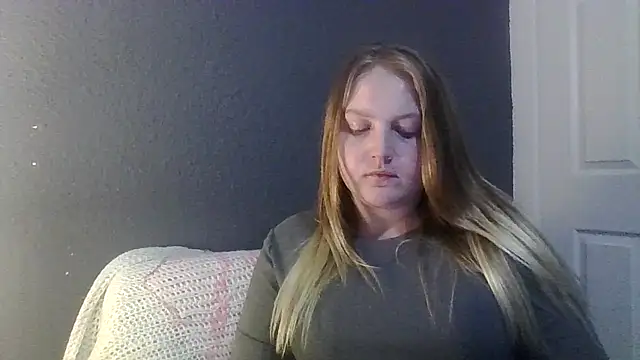 Snapshot of PhatAssBlond chatting on 02/23/25, 11:25 PhatAssBlond online show from 02/23/25, 11:25
