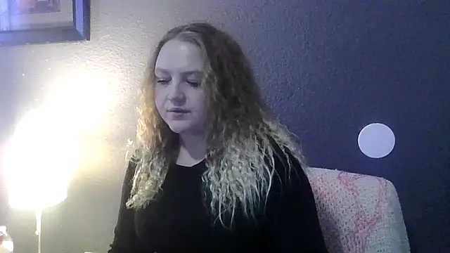 Snapshot of PhatAssBlond chatting on 02/25/25, 05:15 PhatAssBlond online show from 02/25/25, 05:15