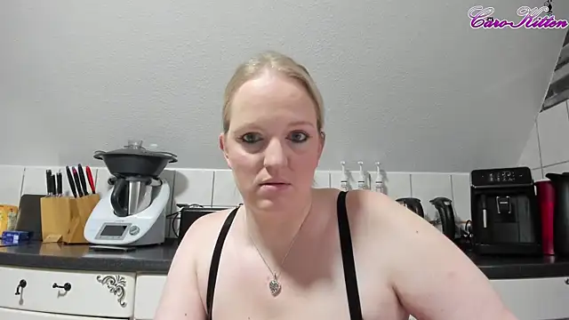 caro kitten online show from 12/14/24, 10:56