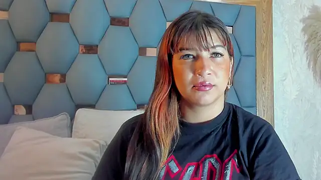 Snapshot of yayi_derek chatting on 10/21/25, 11:33 yayi derek online show from 10/21/25, 11:33