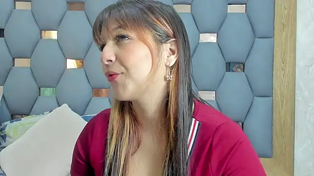 Snapshot of yayi_derek chatting on 10/31/25, 10:05 yayi derek online show from 10/31/25, 10:05