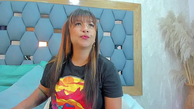 Snapshot of yayi_derek chatting on 11/03/25, 11:44 yayi derek online show from 11/03/25, 11:44