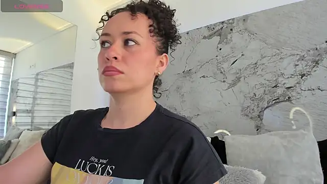 LIZ HOLMES online show from 11/11/25, 11:54