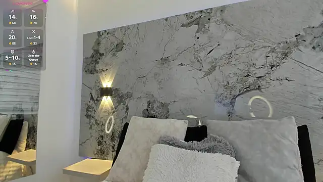 LIZ HOLMES online show from 11/12/25, 11:54