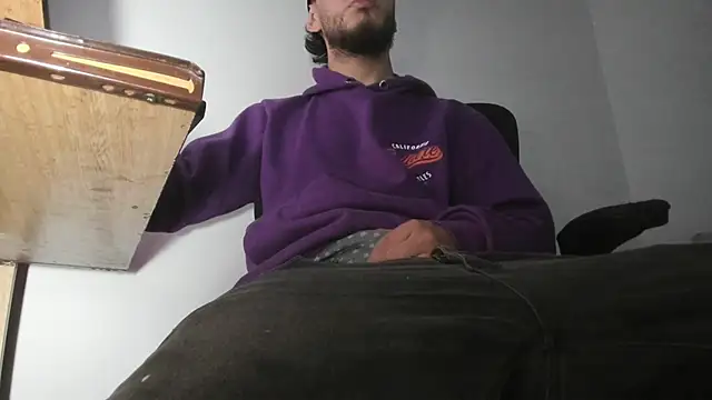 s sven03 online show from 10/18/25, 04:04