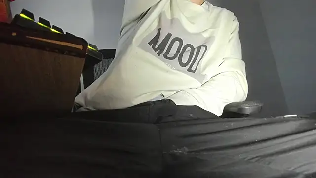 s sven03 online show from 10/27/25, 08:29