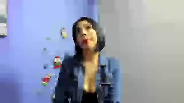 Snapshot of AdelleLennox_cg chatting on 12/11/24, 11:08 AdelleLennox cg online show from 12/11/24, 11:08