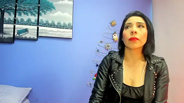 Snapshot of AdelleLennox_cg chatting on 12/13/24, 11:13 AdelleLennox cg online show from 12/13/24, 11:13