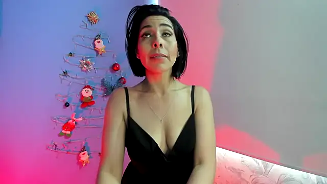 Snapshot of AdelleLennox_cg chatting on 12/18/24, 02:28 AdelleLennox cg online show from 12/18/24, 02:28